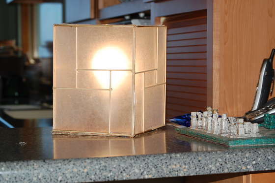 Lámpara japonesa con materiales reciclados