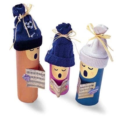 Adorno navidad reciclado con rollo papel higiénico niños cantores
