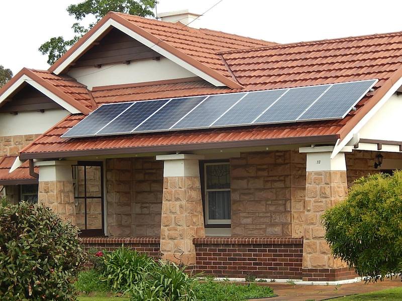 California dará paneles solares gratis a familias con pocos recursos