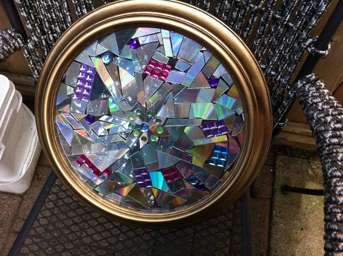 Adorno mosaico para pared con CDs