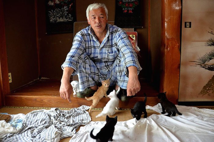 El Hombre que regresó a Fukushima para alimentar a los animales que se abandonaron