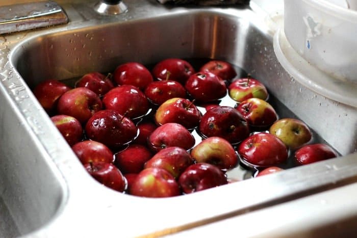 Como limpiar manzanas de pesticidas