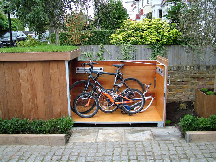 Cómo construir un garage para bicicletas con techo verde (5)