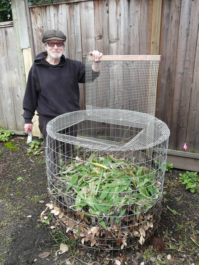 Cómo hacer una compostadora de tela metálica para tu jardín