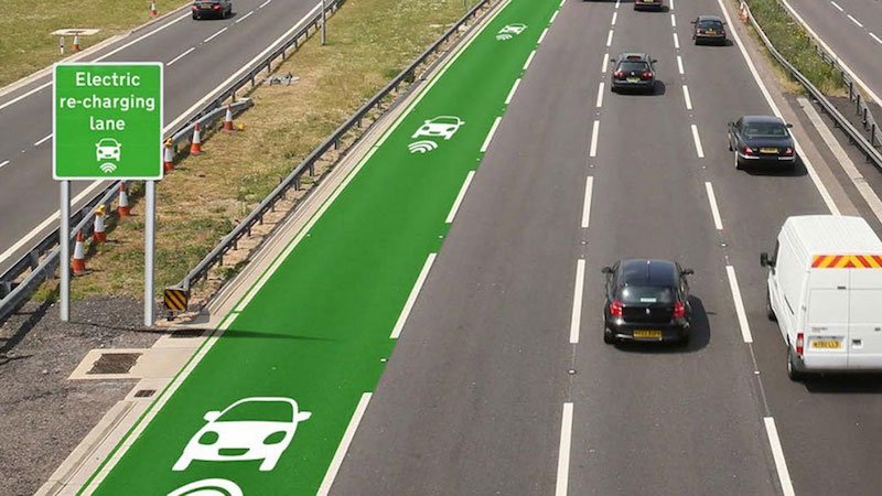 Reino Unido prueba carreteras con recarga inalámbrica para coches mientras se conduce
