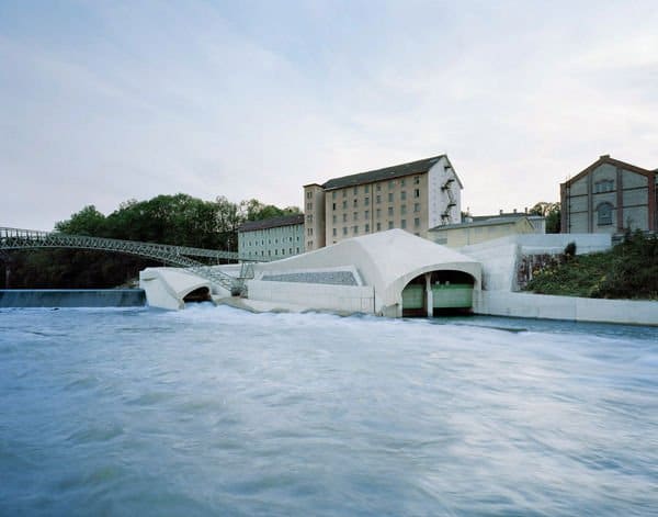 Central hidroeléctrica perfectamente integrada en la ciudad2