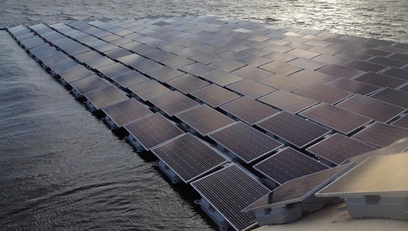La granja solar flotante más grande de Europa se construye en Londres