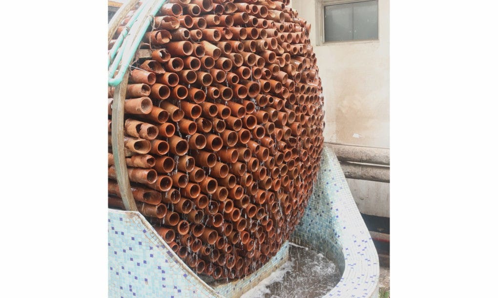 Climatizador hecho de tubos de terracota.