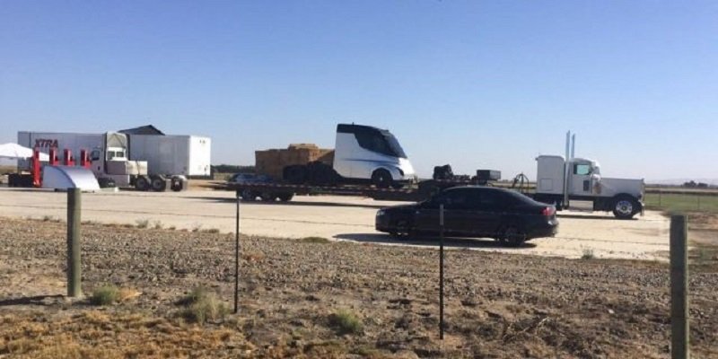 Primeras imágenes de camión eléctrico de Tesla
