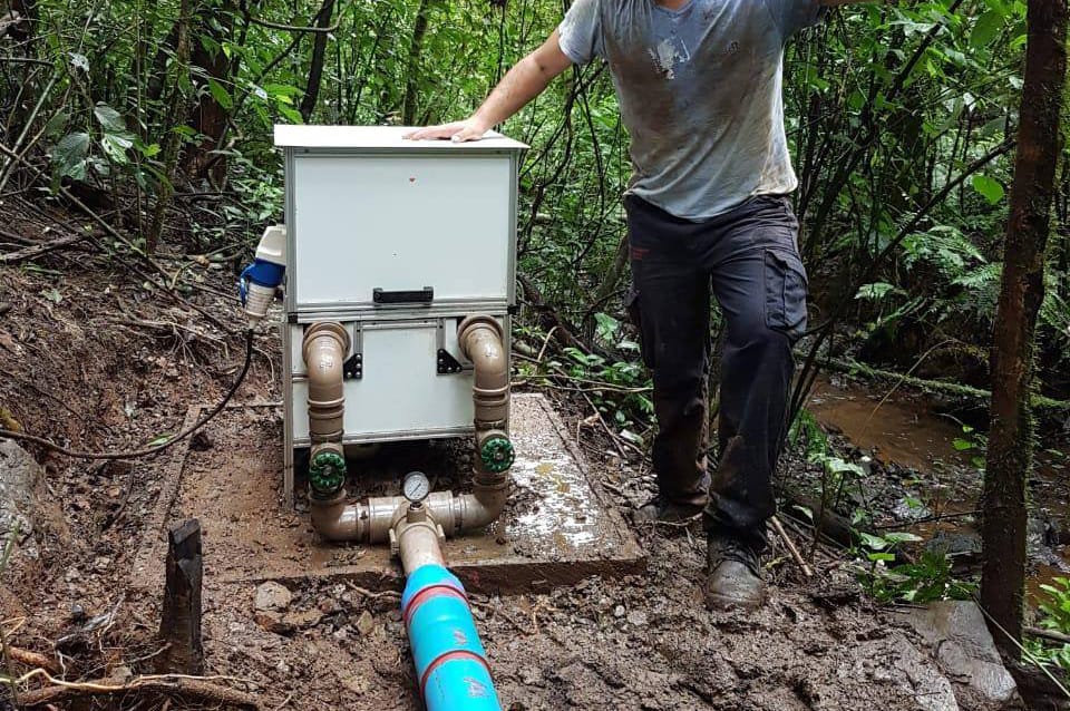 Brasileños crean microcentral hidroeléctrica capaz de