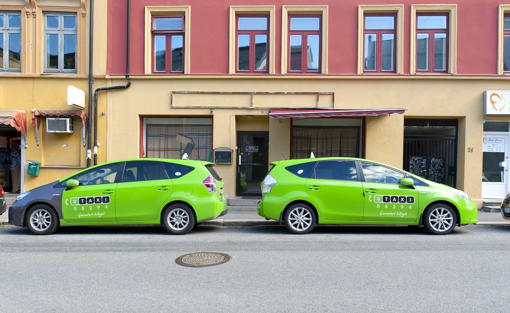 Se instala en Oslo el primer sistema de carga inalámbrica para taxis eléctricos del mundo