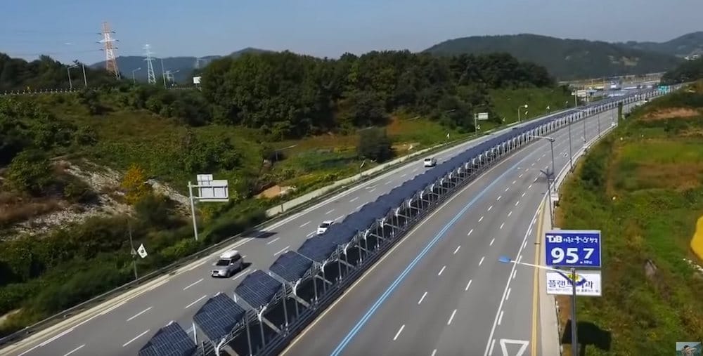 El carril bici cubierto de paneles solares en medio de una carretera de Corea del Sur del que todo el mundo habla