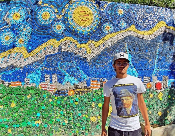 Incompatible Superior Desigualdad Artista venezolano crea un espectacular mural con 200 mil tapas de plástico