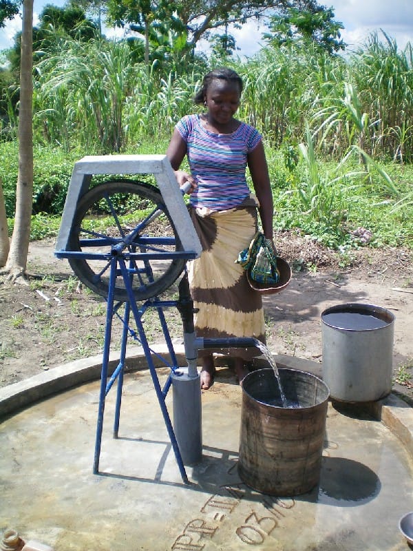 Fraternidad esposa Aprobación Bomba de soga, una forma barata, eficiente y ecológica para extraer agua de  pozos
