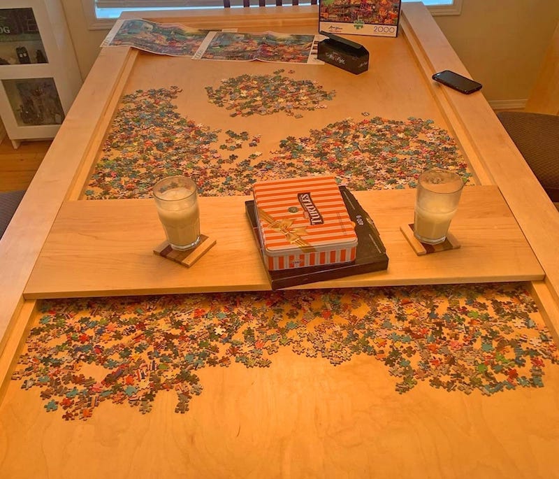 Mesa de con un compartimiento puzzles