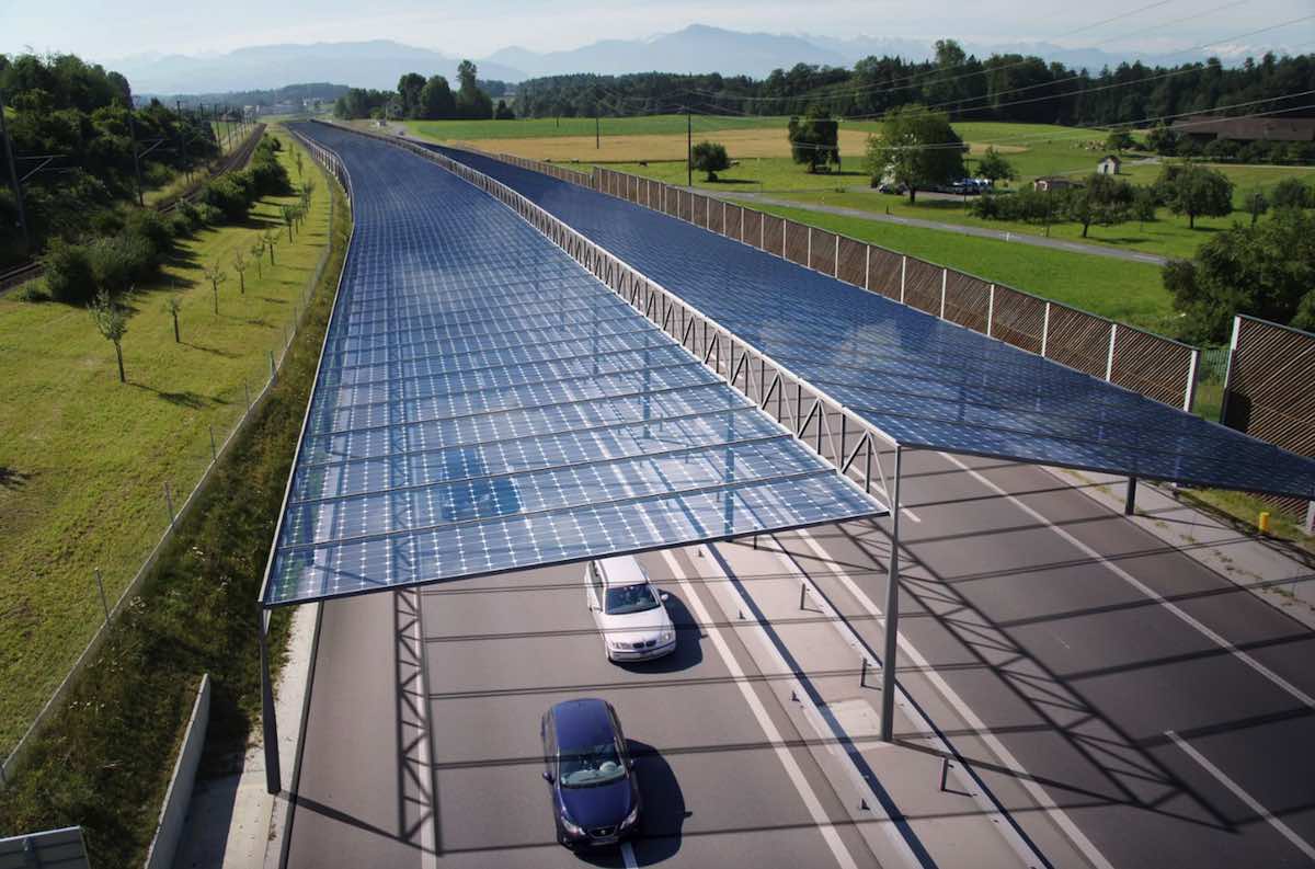 Paneles solares fotovoltaicos en autopistas