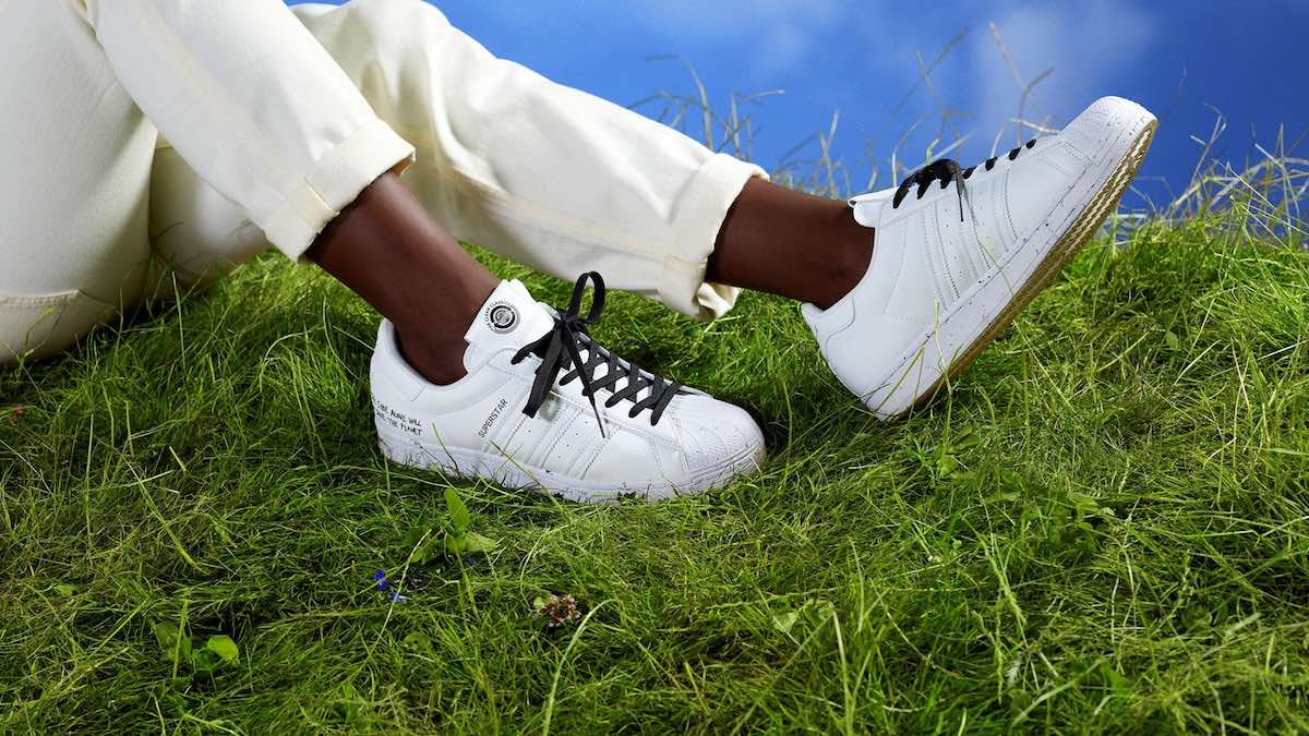también Café A merced de Adidas camina en la dirección correcta: lanza la versión vegana de sus  sneakers retro
