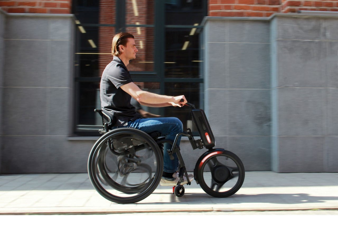 UNAwheel convierte cualquier silla de ruedas en un triciclo eléctrico de forma sencilla