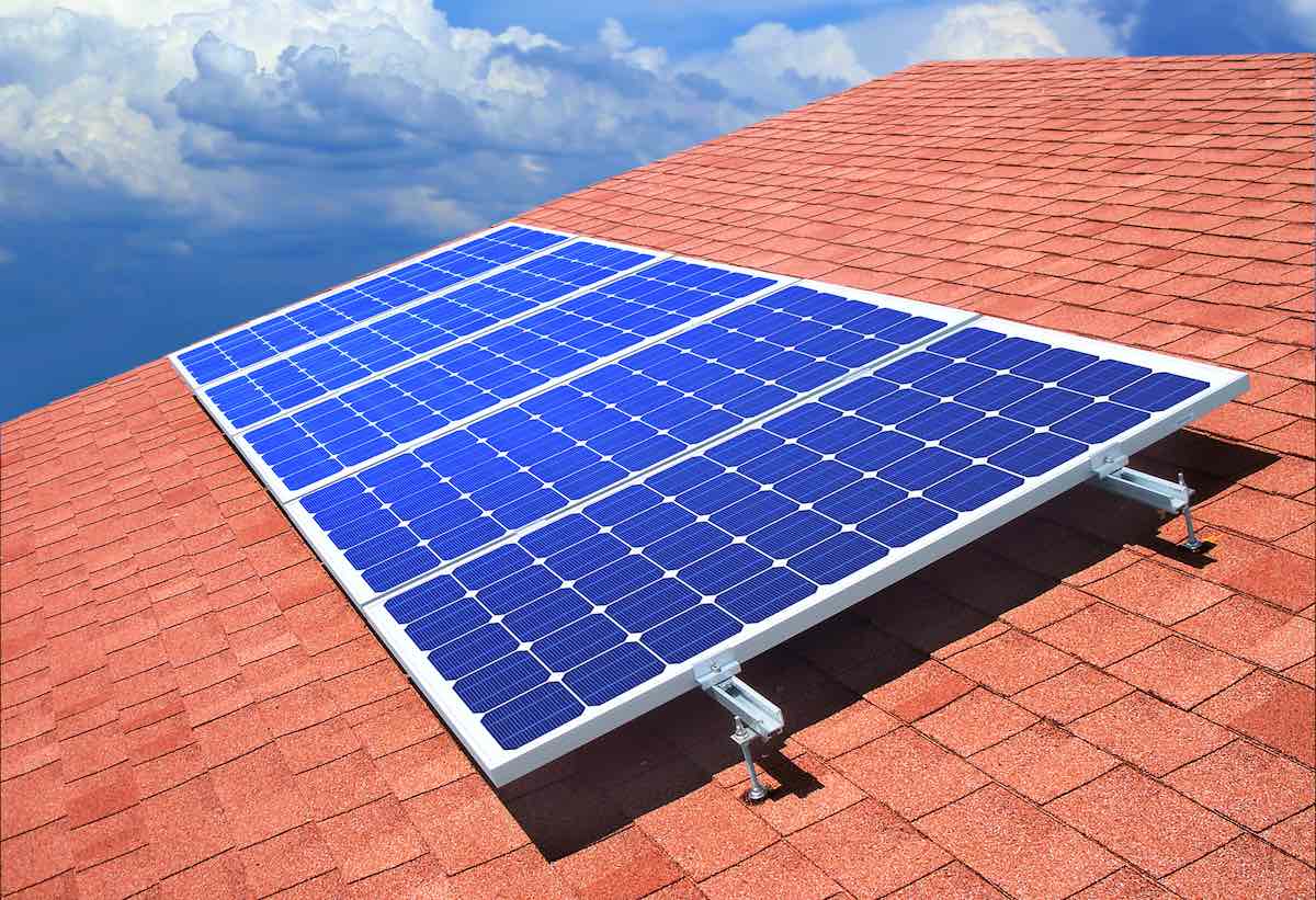 Panel solar fotovoltaico en un tejado
