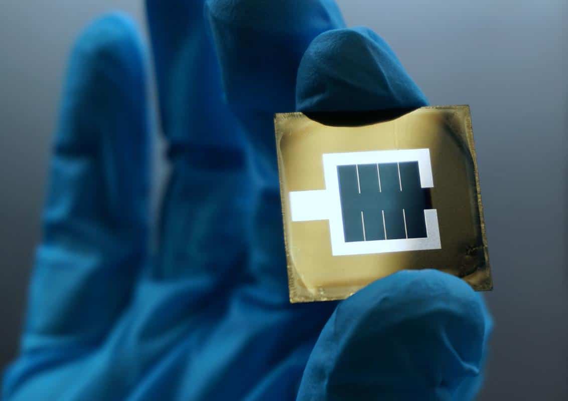 Nuevo récord mundial: Una célula solar en tándem alcanza una eficiencia del 32,5%