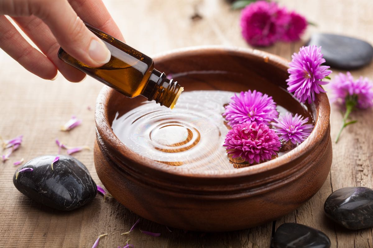 Aromatherapy: a natural therapy to improve your physical and mental well-being