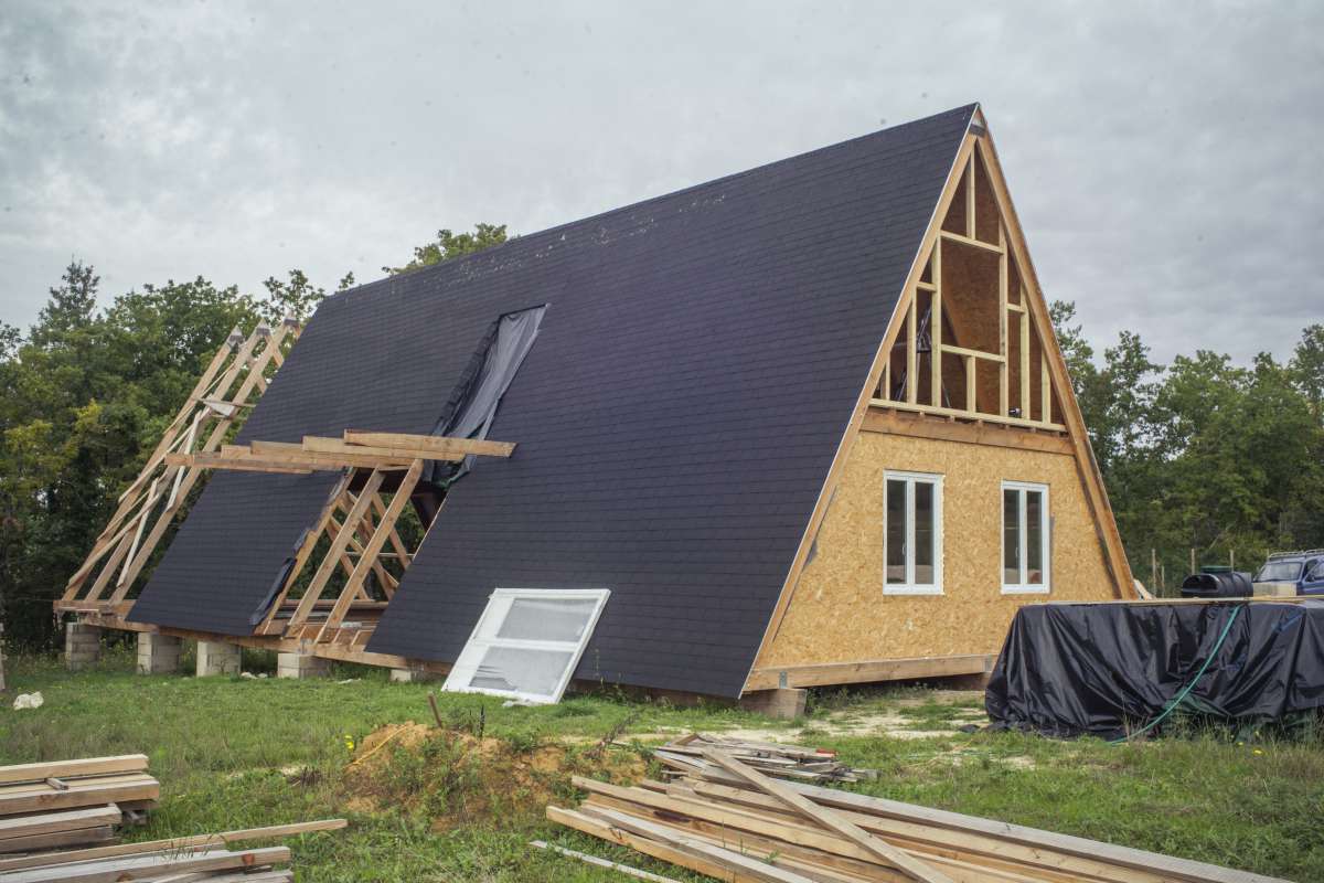 A-House: cómo construir tu casa de madera triangular + 3 planos gratuitos