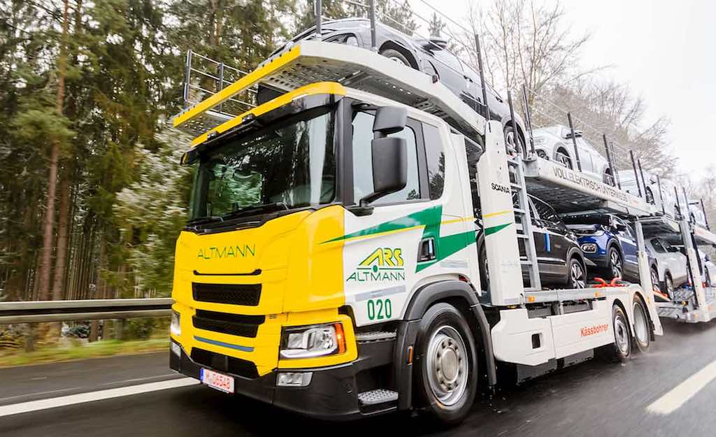Scania lanza el primer transportador de coches eléctrico del mundo