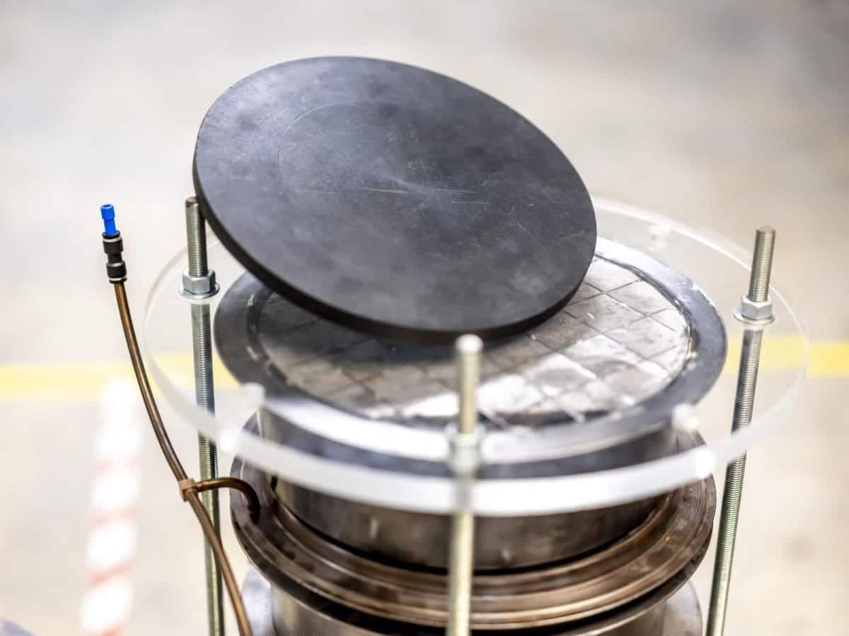 un equipo francés ha desarrollado un sistema de almacenamiento de hidrógeno sorprendente y muy práctico. Tiene forma de obleas, del tamaño de los viejos discos de vinilo de 33 rpm.