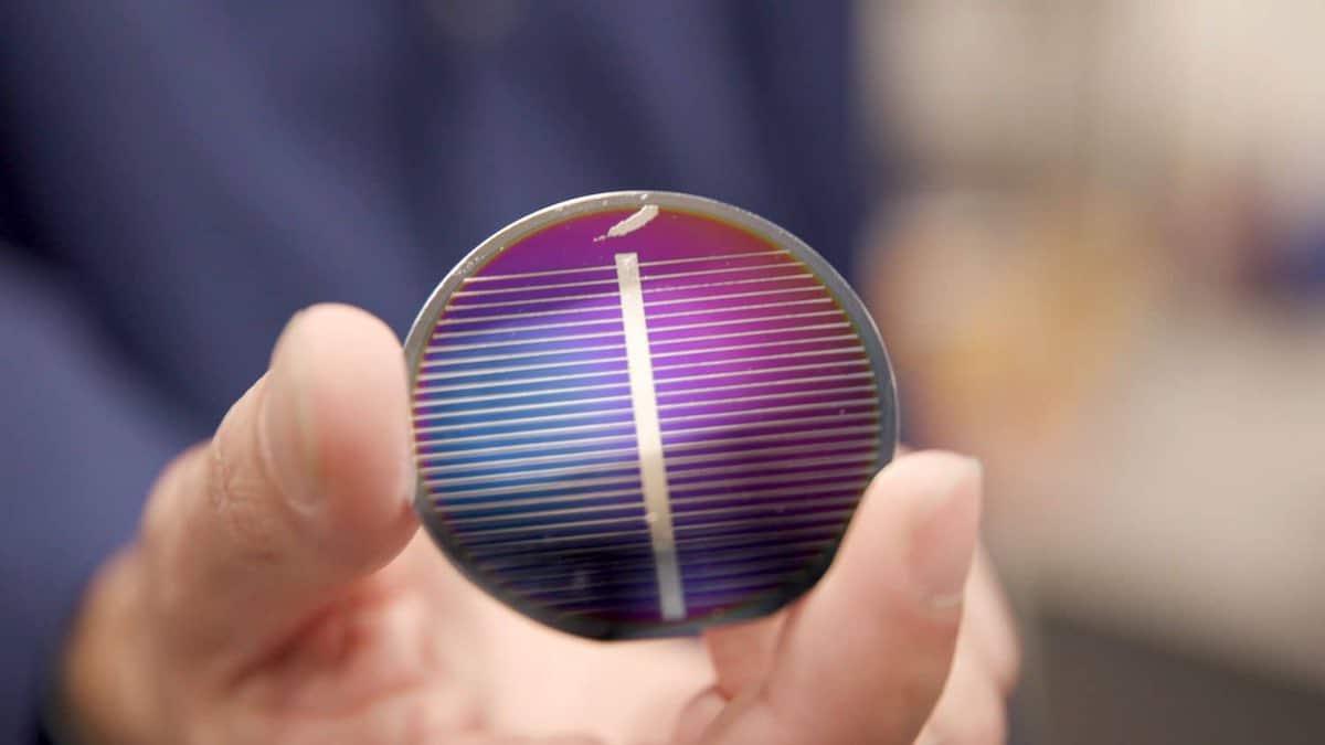 Nueva tecnología para fabricar células solares fotovoltaicas en la luna a partir de polvo lunar