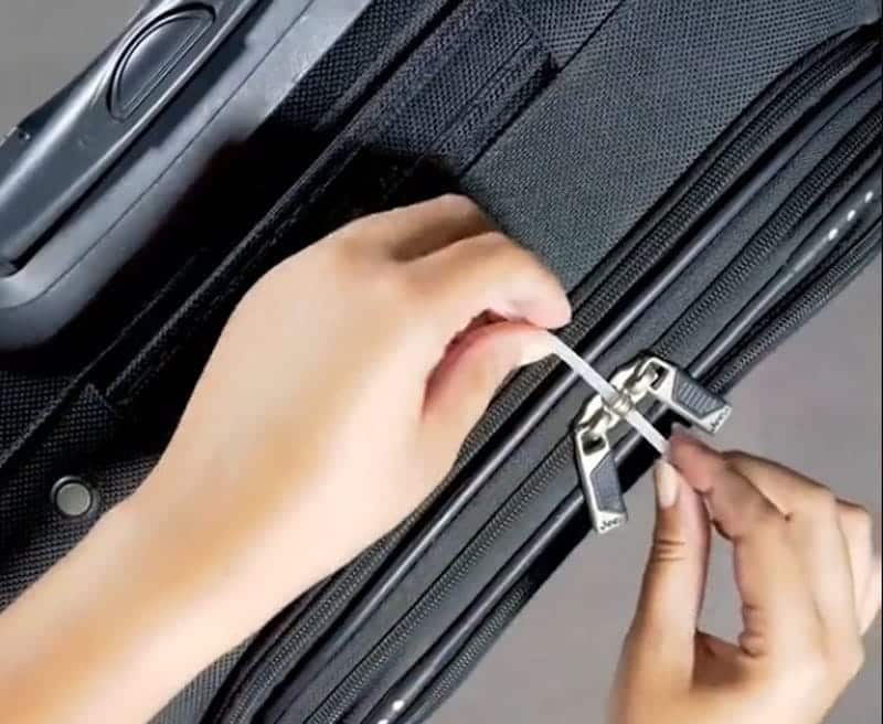 Cómo hacer un sistema antirrobo para maletas con una brida