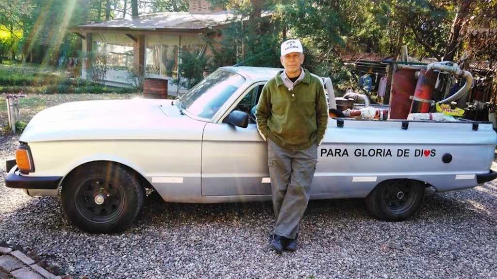 Ingeniero jubilado cordobés patenta el primer "auto a basura" del mundo