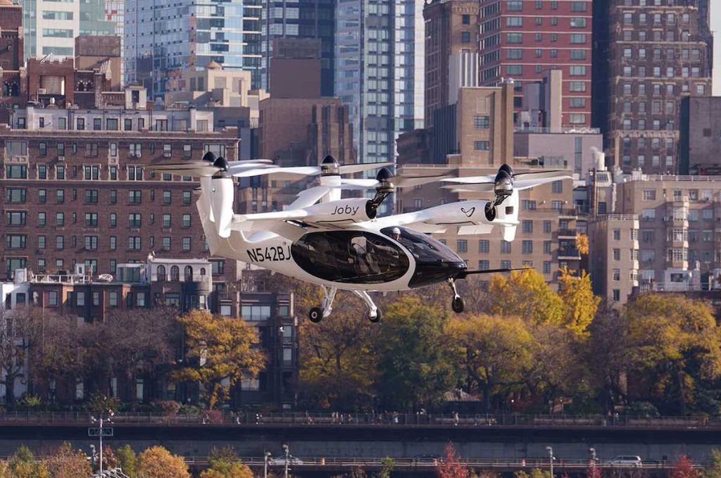 El primer taxi aéreo tripulado eVTOL despega en la ciudad de Nueva York