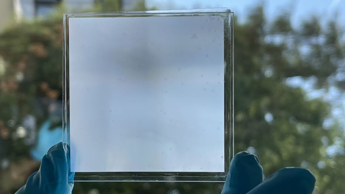Nuevo metamaterial más transparente que el vidrio, añade privacidad, enfría el interior de la habitación y se limpia automáticamente