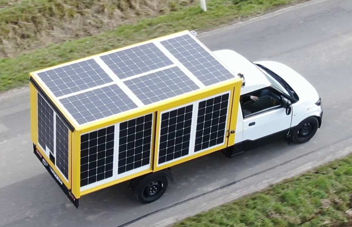 Equipo de investigadores europeos descubre que un vehículo eléctrico comercial con paneles solares logra extender su autonomía en 530 km tras cuatro meses de pruebas