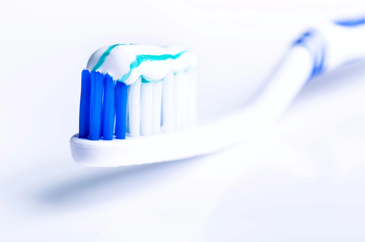 Nueva investigación encontró contaminación con metales pesados en la mayoría de las marcas de pasta de dientes analizadas en EE.UU.