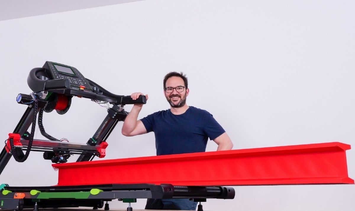 Youtuber español convierte una cinta de correr en una impresora 3D capaz de fabricar objetos «sin límite de longitud» teórica