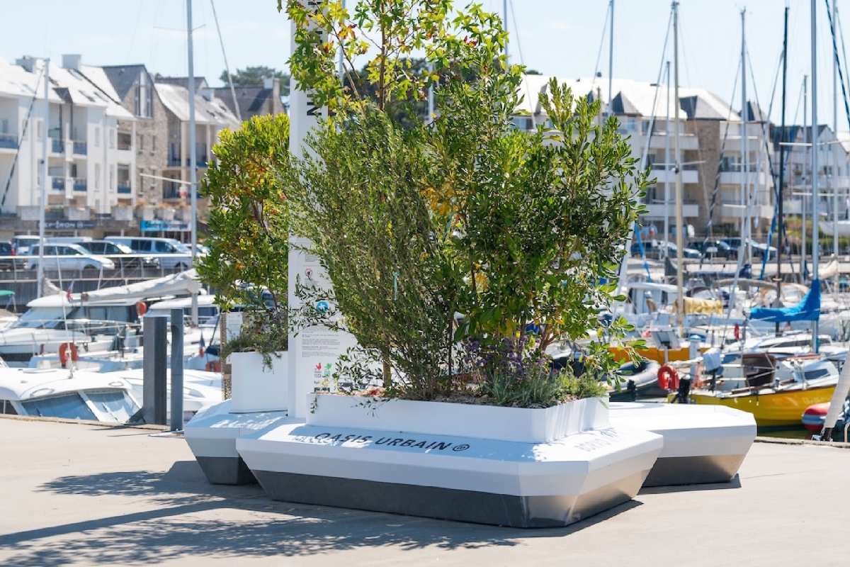 Modular oasis system extracts water from air to cool arid regions